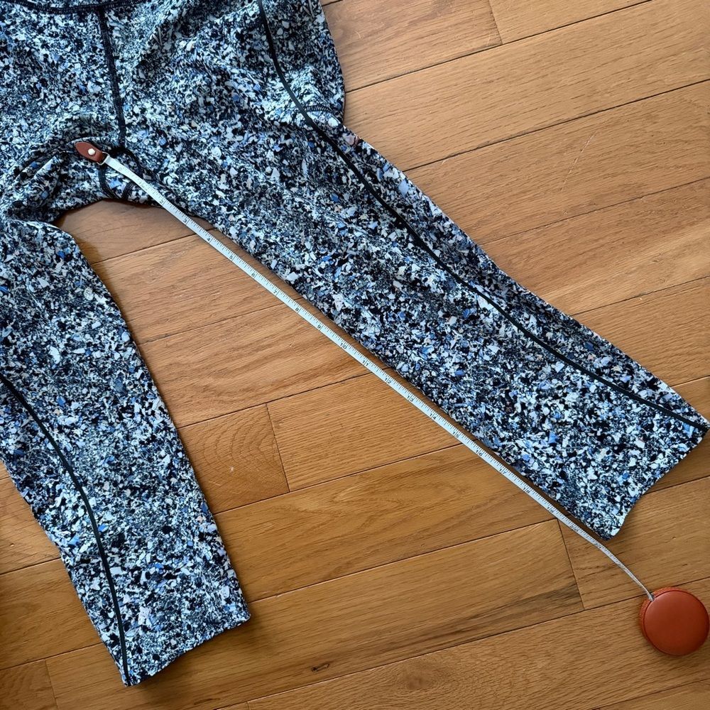 Lululemon Chase Me Crop SW Leggings Seawheeze Pattern Size 8 High Rise Cropped - Picture 8 of 11